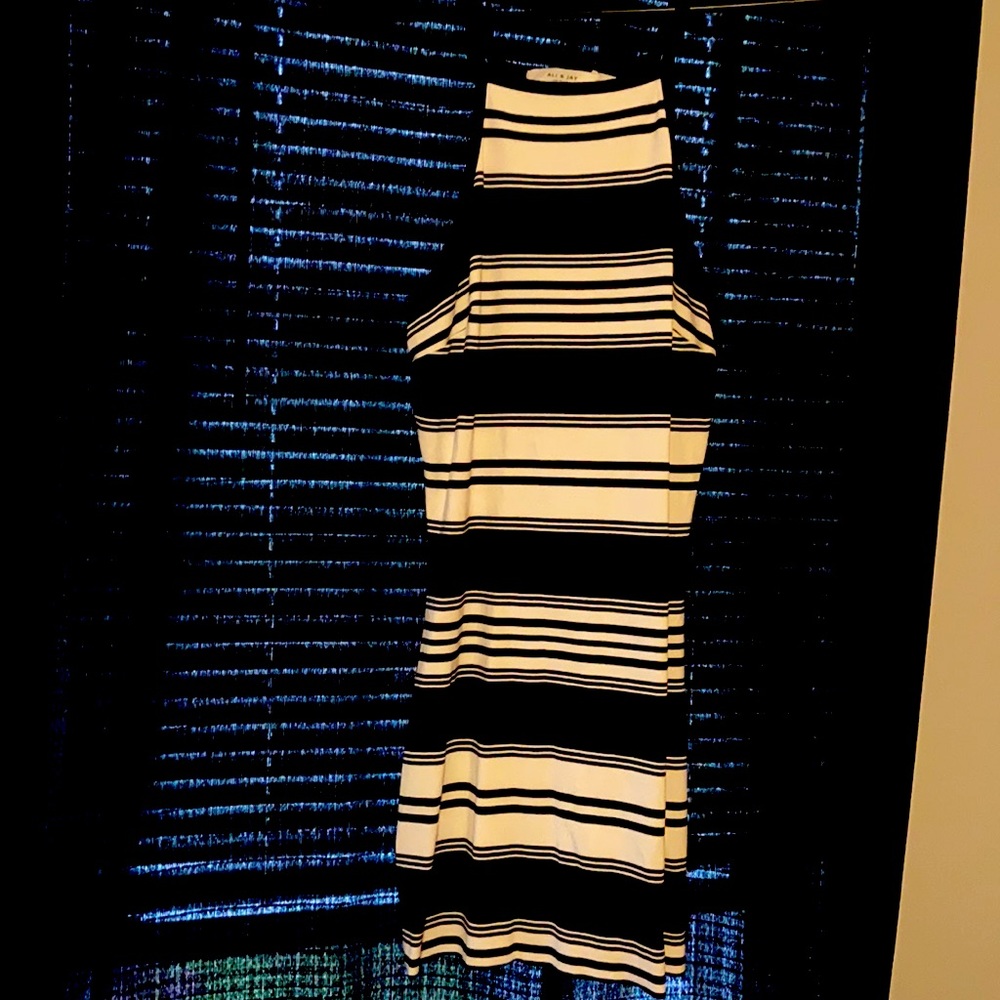 Short black & white stripped dress
